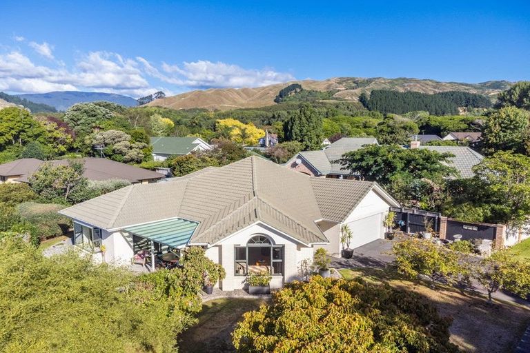 Photo of property in 4 Maple Lane, Waikanae, 5036