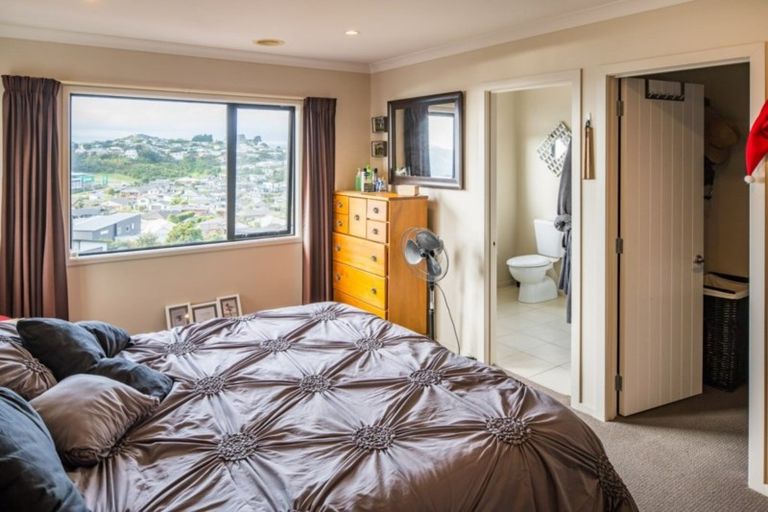 Photo of property in 14 Aoraki Rise, Aotea, Porirua, 5024