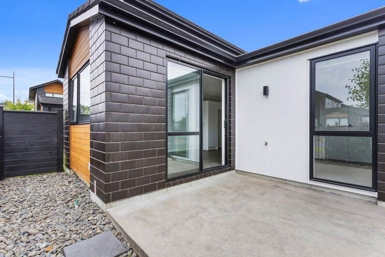 Photo of property in 2 Whakato Avenue, Kumeu, 0810