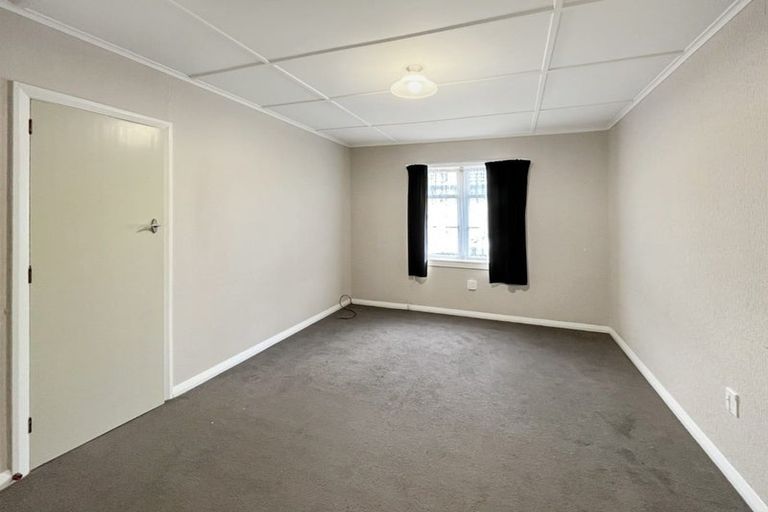 Photo of property in 17 Rewa Street, Takaro, Palmerston North, 4412