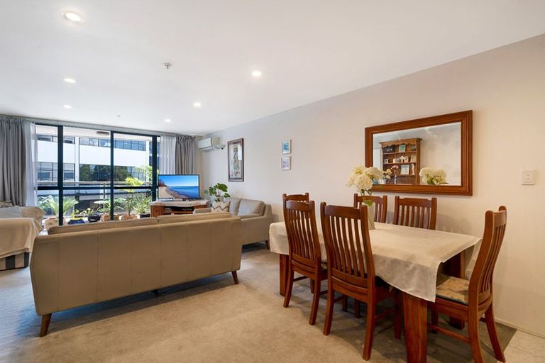 Photo of property in 2i/175 Hurstmere Road, Takapuna, Auckland, 0622