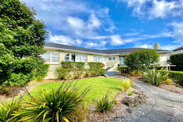 Photo of property in 36 Montgomery Avenue, Rothesay Bay, Auckland, 0630