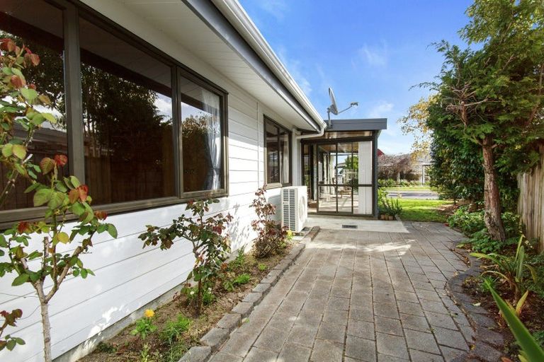 Photo of property in 8 Roband Crescent, Brown Owl, Upper Hutt, 5018