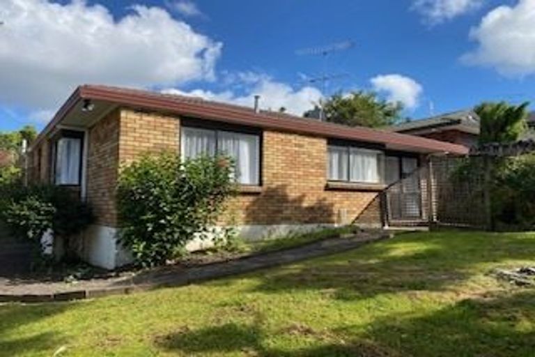 Photo of property in 1 Spears Place, Botany Downs, Auckland, 2010