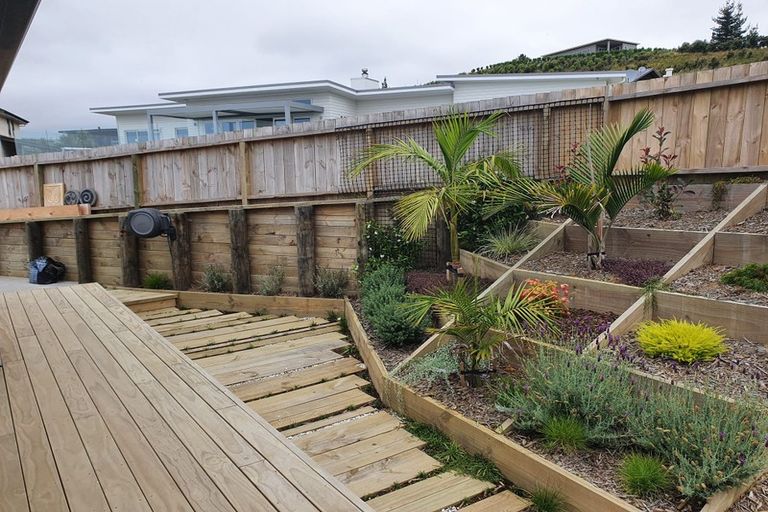 Photo of property in 32 Eagles Way, Cable Bay, 0420