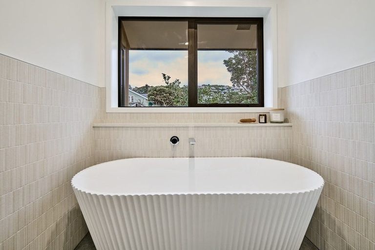 Photo of property in 37 Forres Street, Seatoun, Wellington, 6022