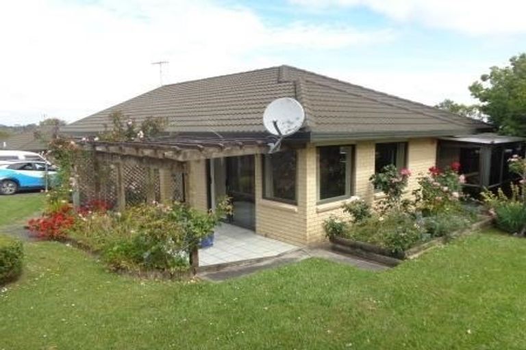 Photo of property in 6 Lantana Road, Green Bay, Auckland, 0604