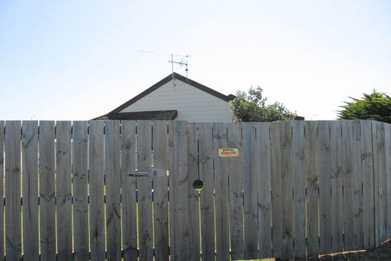 Photo of property in 2 Rosewood Place, Paraparaumu, 5032