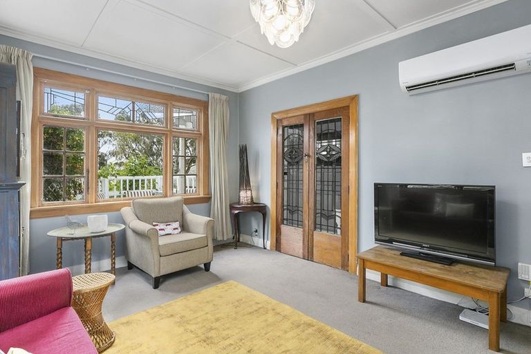 Photo of property in 27 Marine Parade, Macandrew Bay, Dunedin, 9014