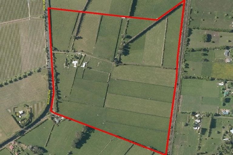 Photo of property in 749 Waitakere Road, Kumeu, 0891