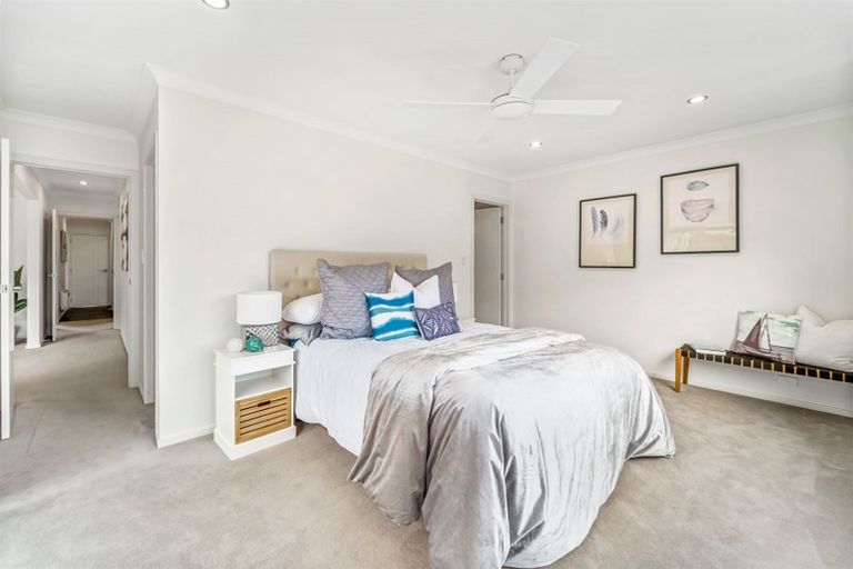 Photo of property in 32 Corricvale Way, Northcross, Auckland, 0630