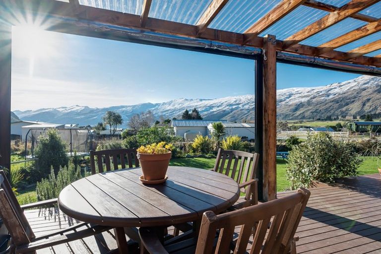 Photo of property in 2 Hector Close, Kingston, Athol, 9793