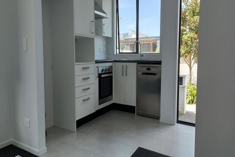 Photo of property in 2 Sacred Kingfisher Road, Hobsonville, Auckland, 0616