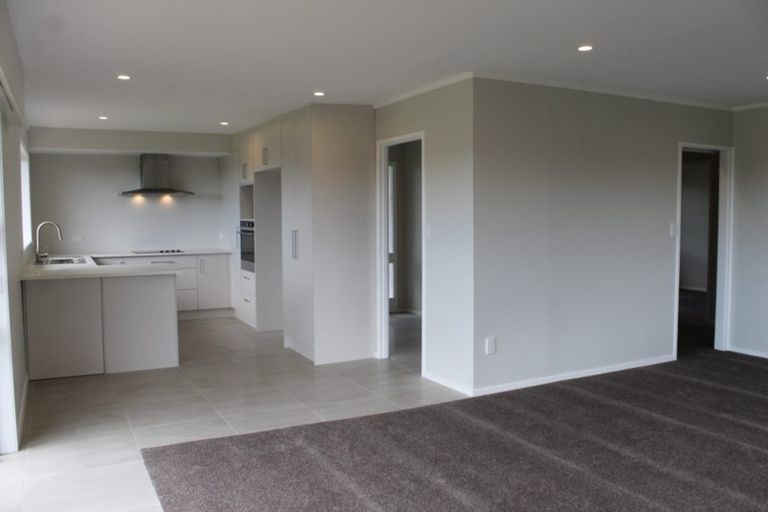 Photo of property in 2/33 Tyrian Close, Half Moon Bay, Auckland, 2012