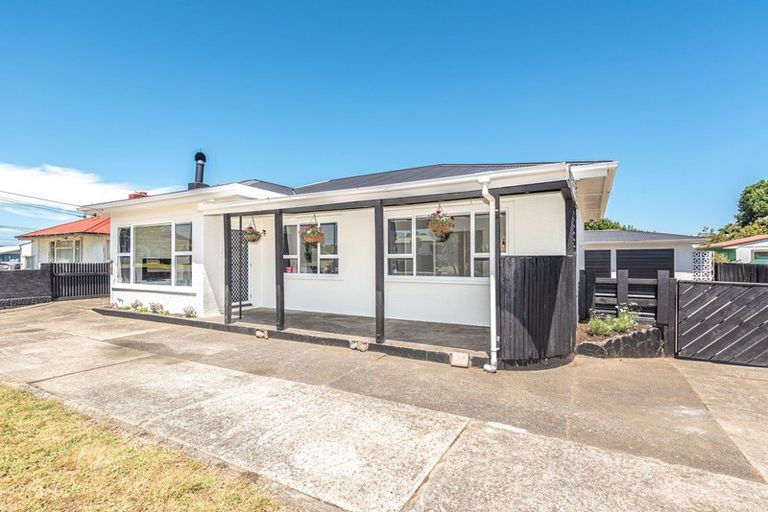 Photo of property in 27 Hood Street, Castlecliff, Whanganui, 4501