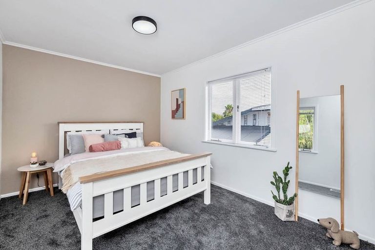 Photo of property in 1/46 Roberts Road, Glenfield, Auckland, 0629