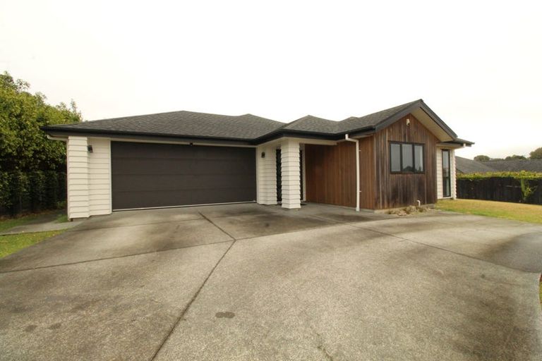 Photo of property in 19 Eastview Crescent, Stanmore Bay, Whangaparaoa, 0932