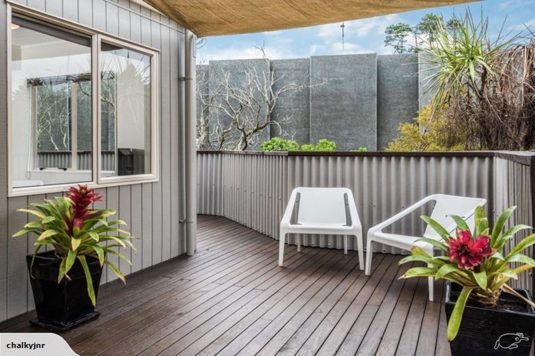 Photo of property in 1042a Great North Road, Point Chevalier, Auckland, 1022