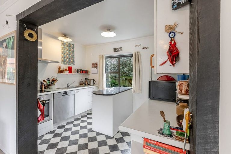Photo of property in 12 Ara Kuaka, Waikanae Beach, Waikanae, 5036