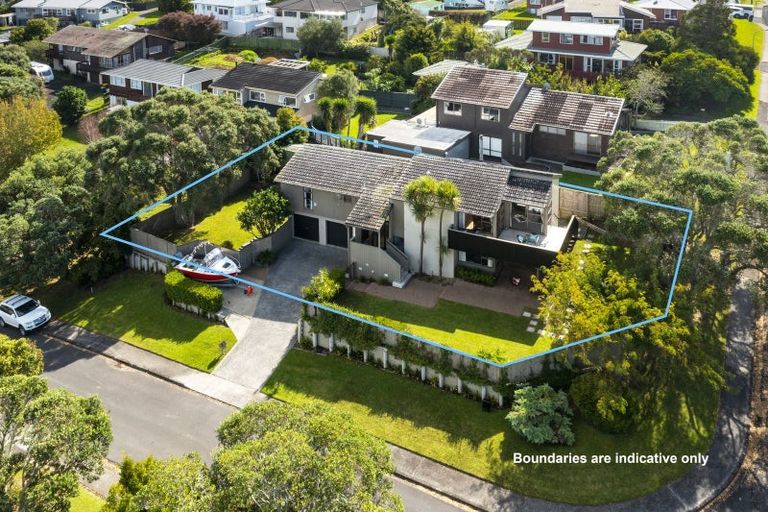 Photo of property in 1 Busbridge Place, Hillcrest, Auckland, 0627