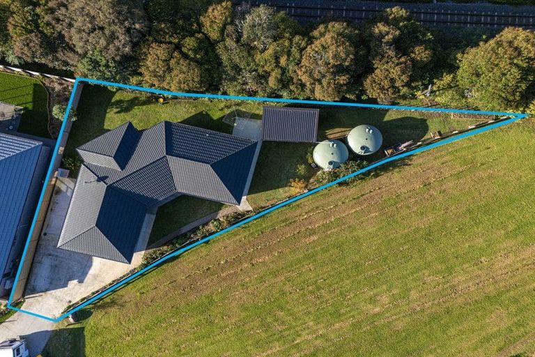 Photo of property in 30 Kawariki Road, Helensville, 0800