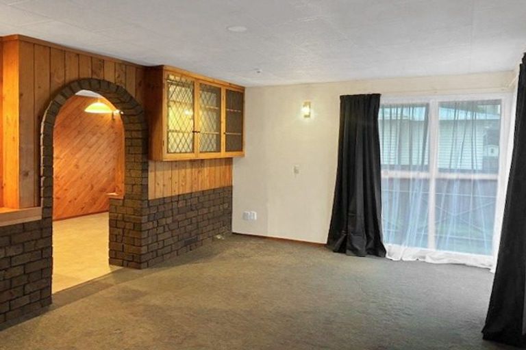 Photo of property in 77 Riverpark Crescent, Henderson, Auckland, 0610