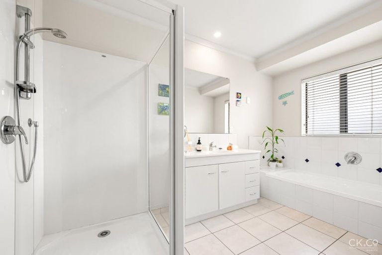 Photo of property in 20 Garrett Place, Riverstone Terraces, Upper Hutt, 5018