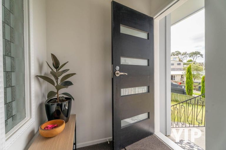 Photo of property in 61 Batchelor Street, Newlands, Wellington, 6037