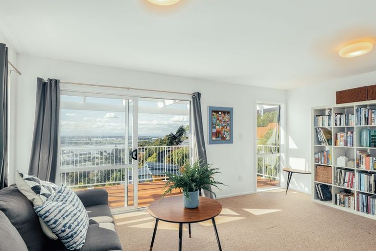 Photo of property in 16 Osmond Lane, Mount Pleasant, Christchurch, 8081