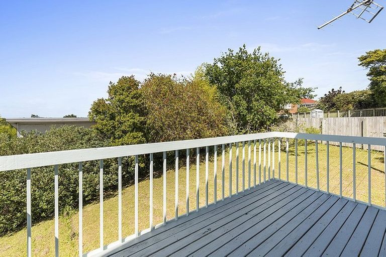 Photo of property in 382 East Coast Road, Sunnynook, Auckland, 0630