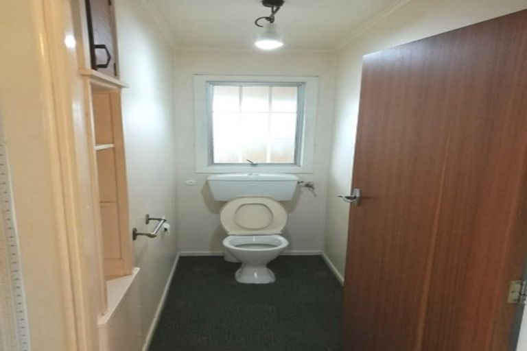 Photo of property in 3/69 Royal View Road, Te Atatu South, Auckland, 0610