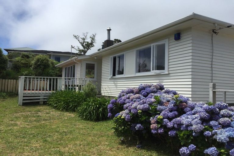 Photo of property in 41 Salford Street, Newlands, Wellington, 6037