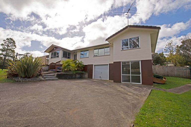 Photo of property in 1 Shale Avenue, Massey, Auckland, 0614
