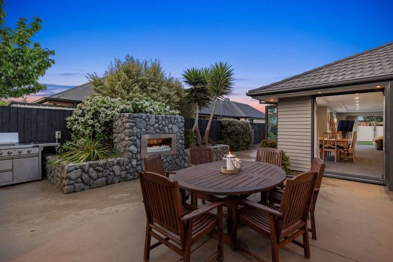 Photo of property in 27 Foresters Crescent, Parklands, Christchurch, 8083