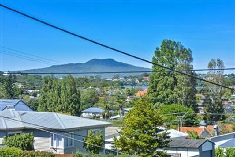 Photo of property in 12 Quebec Road, Milford, Auckland, 0620