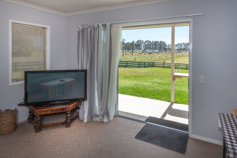 Photo of property in 589 East Coast Road, Browns Bay, Auckland, 0632