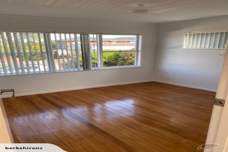 Photo of property in 73 Waimumu Road, Massey, Auckland, 0614