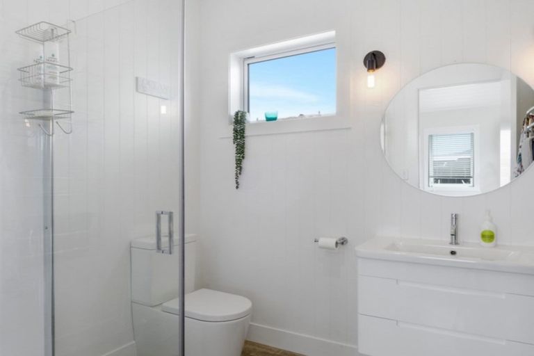 Photo of property in 14 Shearwater Lane, Point Wells, 0986