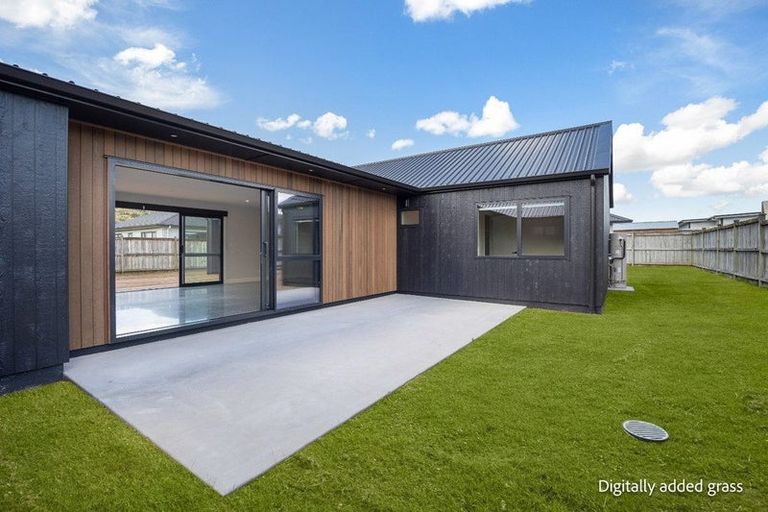 Photo of property in 23 Robert Might Road, Kumeu, 0810