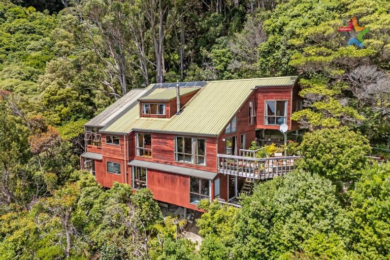 Photo of property in 321 Marine Drive, York Bay, Lower Hutt, 5013
