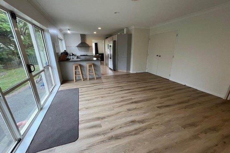 Photo of property in 28 Craigavon Drive, East Tamaki, Auckland, 2013