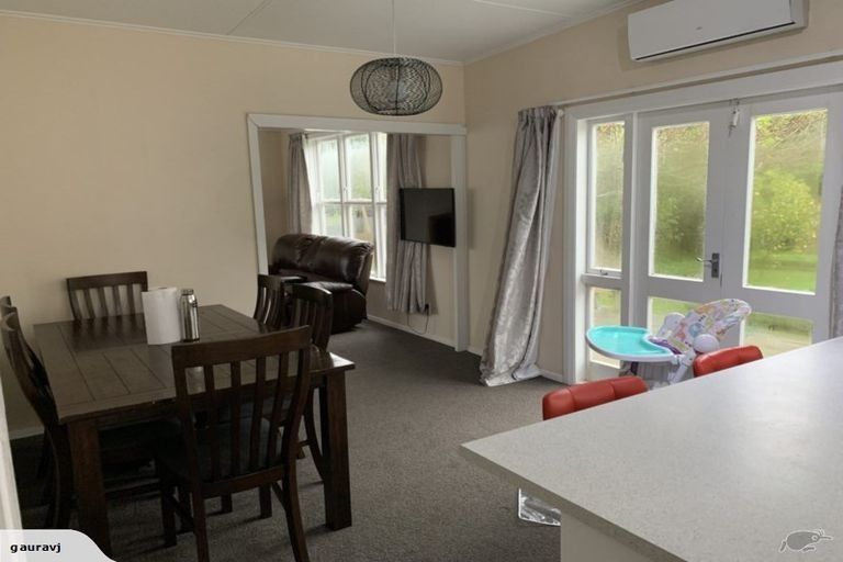 Photo of property in 28 Davidson Crescent, Tawa, Wellington, 5028