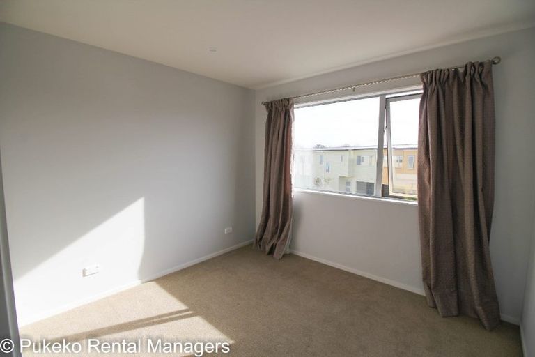 Photo of property in 26/11 Ray Small Drive, Papakura, 2110
