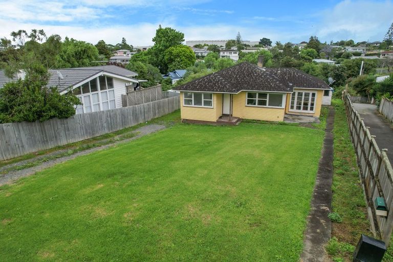Photo of property in 24 Gill Avenue, Te Atatu Peninsula, Auckland, 0610