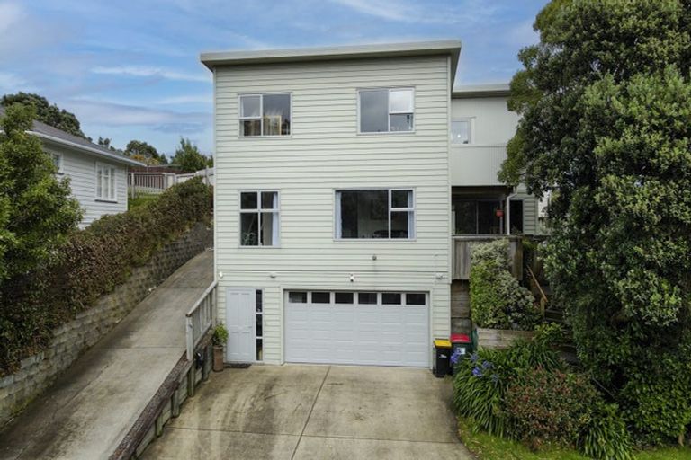 Photo of property in 107 Kenmore Street, Newlands, Wellington, 6037