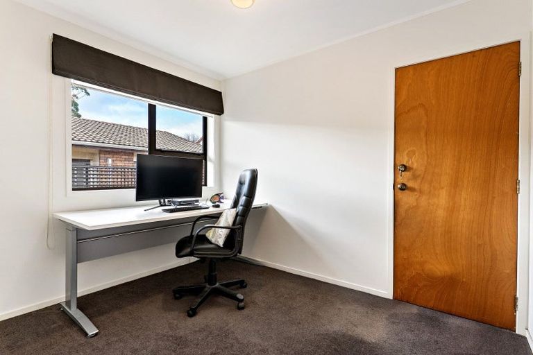 Photo of property in 2/6 Annette Avenue, Te Atatu South, Auckland, 0610