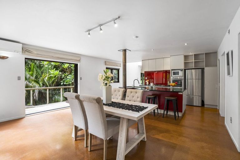 Photo of property in 40 Lone Kauri Road, Karekare, New Lynn, 0772