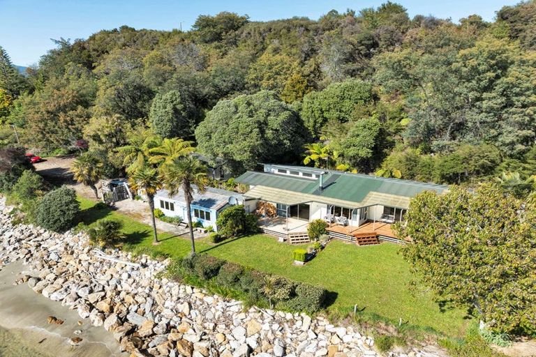 Photo of property in 172 Rangihaeata Road, Rangihaeata, Takaka, 7182