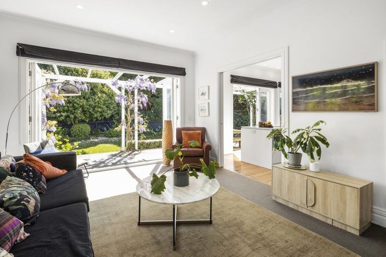 Photo of property in 56 Glen Road, Kelburn, Wellington, 6012