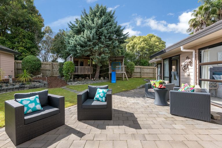 Photo of property in 11 Woodview Rise, Botany Downs, Auckland, 2010